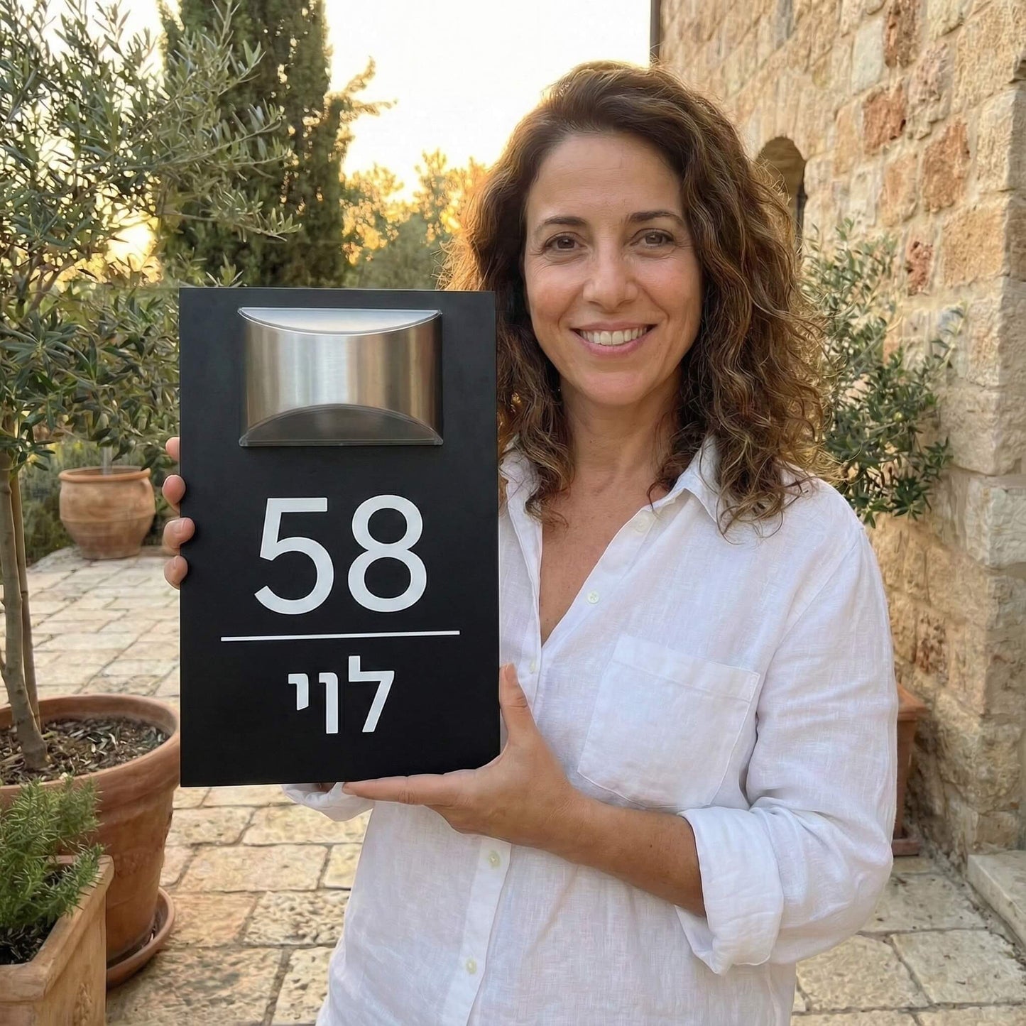 שלט תאורה סולרית בהתאמה אישית